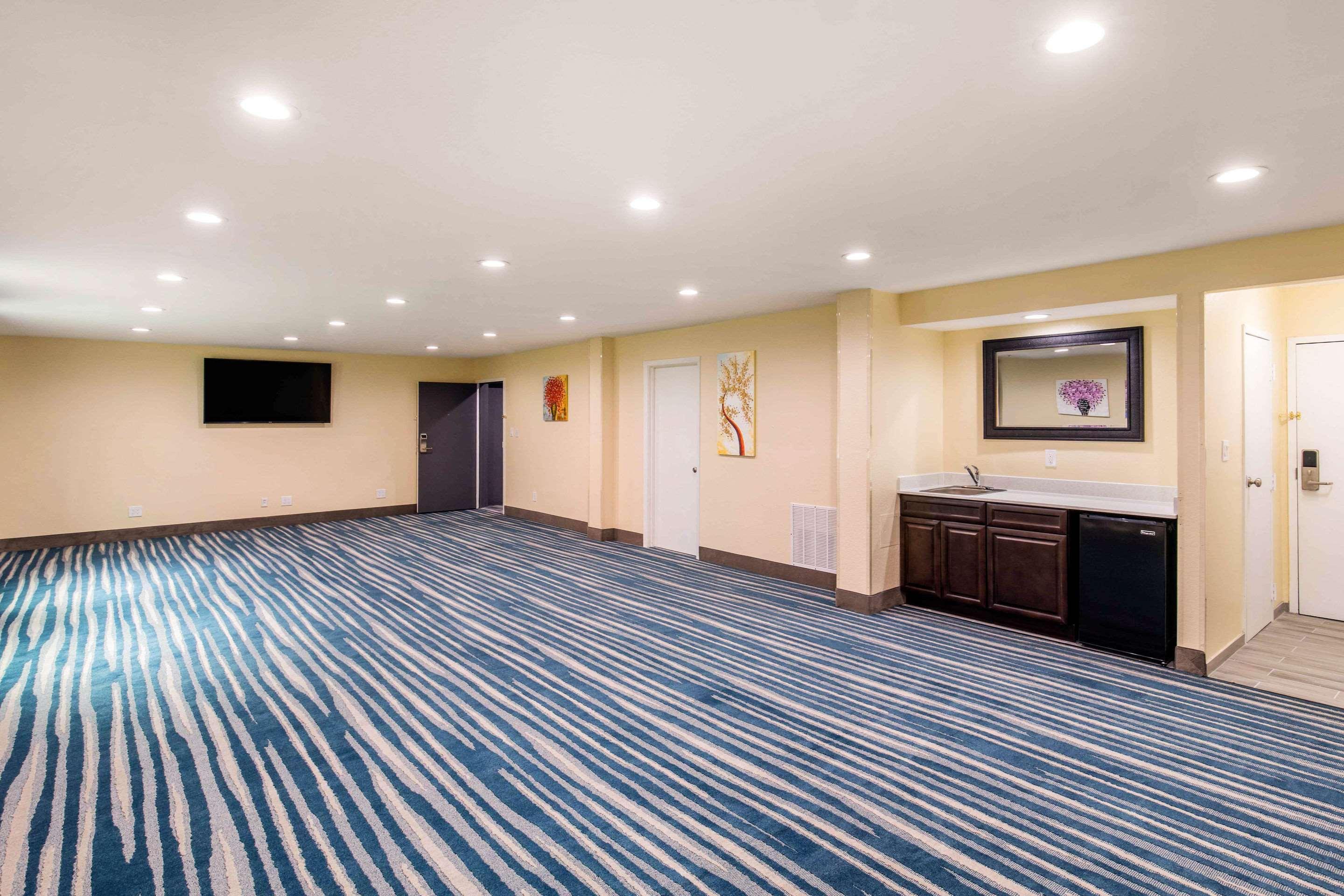 Quality Inn & Suites Plano East - Richardson Exterior photo